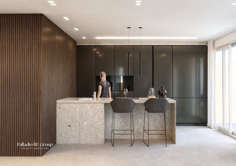 A soli pochi minuti da Vicenza, in una zona residenziale esclusiva, immersa nel verde e comodamen...