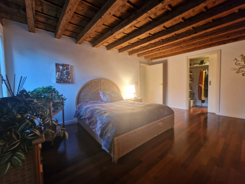 UBICAZIONE E CONTESTO

A pochi passi dalla centralissima Piazza San Lorenzo, nel cuore del centro...