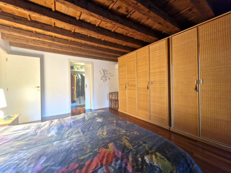 UBICAZIONE E CONTESTO

A pochi passi dalla centralissima Piazza San Lorenzo, nel cuore del centro...