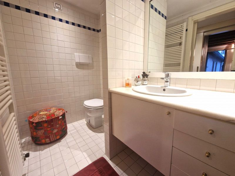 UBICAZIONE E CONTESTO

A pochi passi dalla centralissima Piazza San Lorenzo, nel cuore del centro...