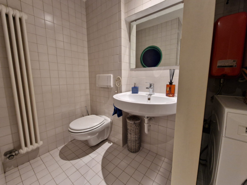 UBICAZIONE E CONTESTO

A pochi passi dalla centralissima Piazza San Lorenzo, nel cuore del centro...