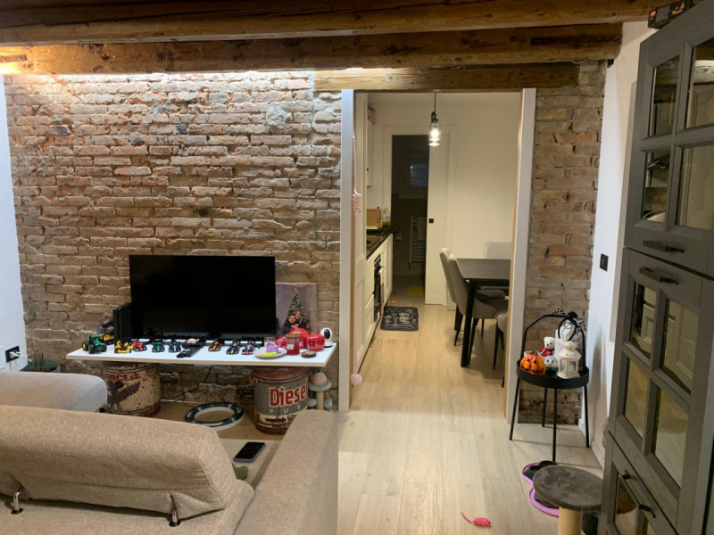 MORTISE: Classe Energetica E, EPgl,nren 130,41 KWh7mq anno.
Porzione di bifamiliare completamente...