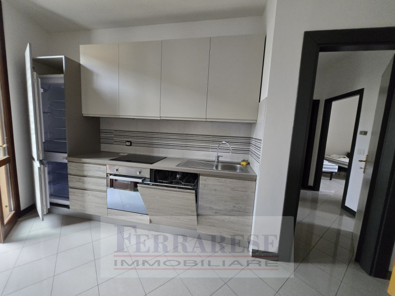 Stiamo cercando 5 persone (preferibilmente studenti) interessati a condividere un APPARTAMENTO co...