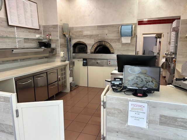 Ad Albignasego si vende pizzeria da asporto in ottimo quartiere appena fuori dal centro, avviamen...