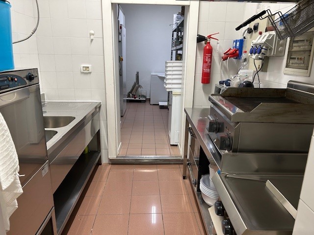 Ad Albignasego si vende pizzeria da asporto in ottimo quartiere appena fuori dal centro, avviamen...