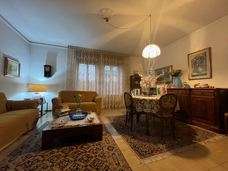 Si propone in vendita la nuda proprietà di una casa singola situata in una bella via del Comune d...