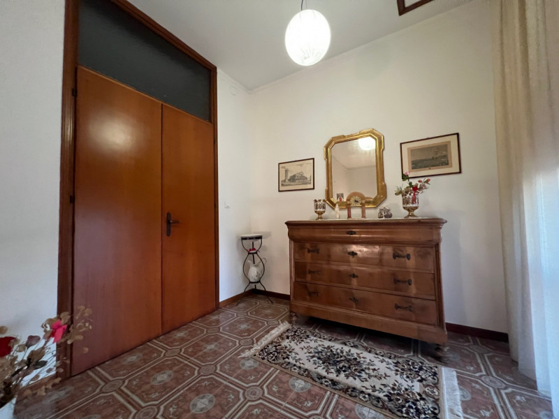 Si propone in vendita la nuda proprietà di una casa singola situata in una bella via del Comune d...