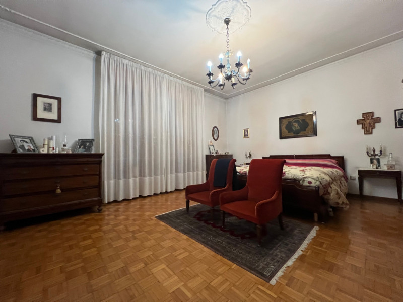 Si propone in vendita la nuda proprietà di una casa singola situata in una bella via del Comune d...