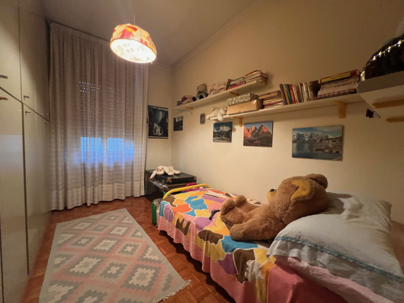 Si propone in vendita la nuda proprietà di una casa singola situata in una bella via del Comune d...