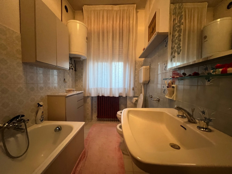 Si propone in vendita la nuda proprietà di una casa singola situata in una bella via del Comune d...