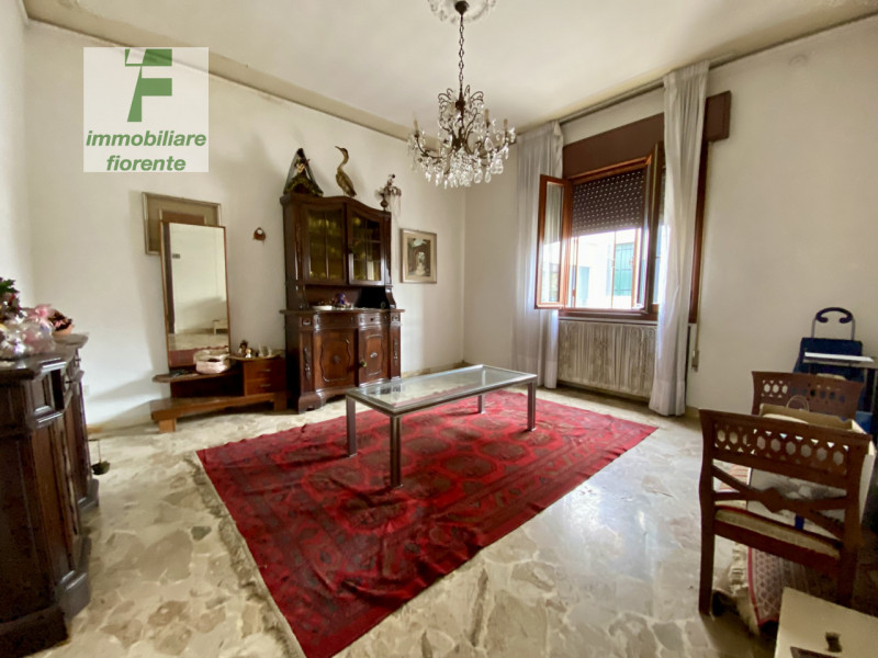 SOLUZIONE INTROVABILE...COMODA AI SERVIZI...SU UN LOTTO DI MQ 400...CASA SINGOLA SU UNICO PIANO D...