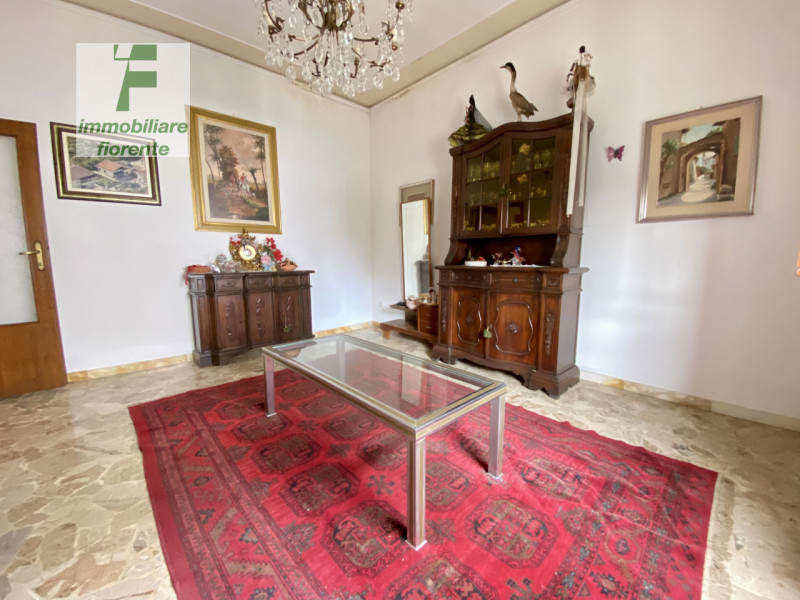 SOLUZIONE INTROVABILE...COMODA AI SERVIZI...SU UN LOTTO DI MQ 400...CASA SINGOLA SU UNICO PIANO D...