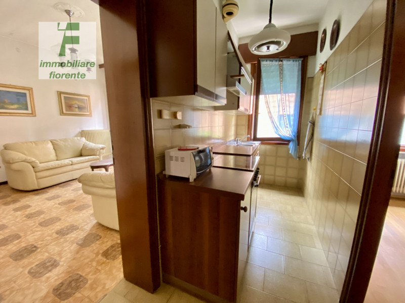 SOLUZIONE INTROVABILE...COMODA AI SERVIZI...SU UN LOTTO DI MQ 400...CASA SINGOLA SU UNICO PIANO D...