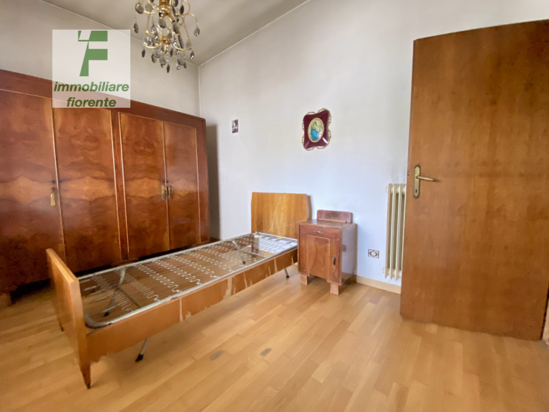 SOLUZIONE INTROVABILE...COMODA AI SERVIZI...SU UN LOTTO DI MQ 400...CASA SINGOLA SU UNICO PIANO D...