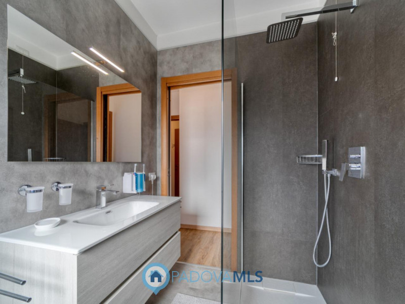 Immobile in esclusiva al Gruppo Padova MLS

NOVENTA PADOVANA Zona Noventana. Proponiamo in vendit...