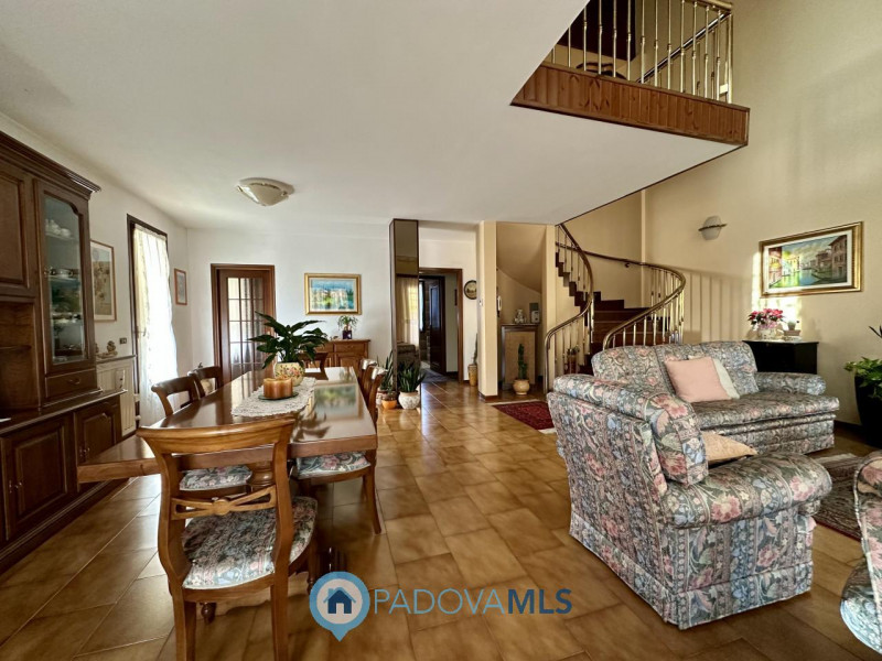 Immobile in esclusiva al Gruppo Padova MLS
MASERA' In centro paese, a due passi da tutti i serviz...