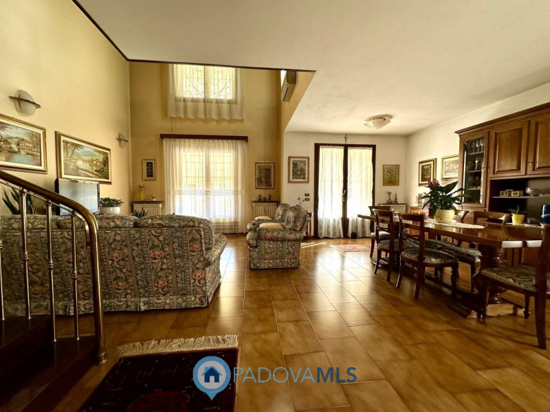 Immobile in esclusiva al Gruppo Padova MLS
MASERA' In centro paese, a due passi da tutti i serviz...