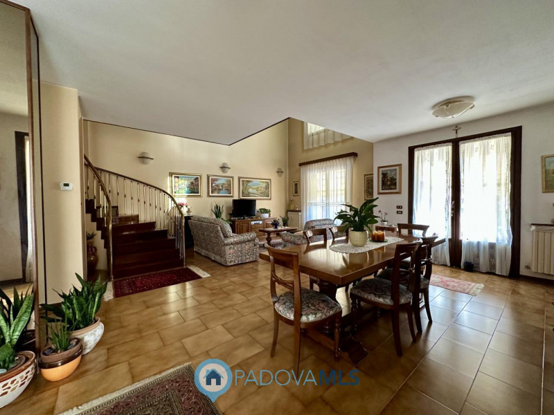 Immobile in esclusiva al Gruppo Padova MLS
MASERA' In centro paese, a due passi da tutti i serviz...