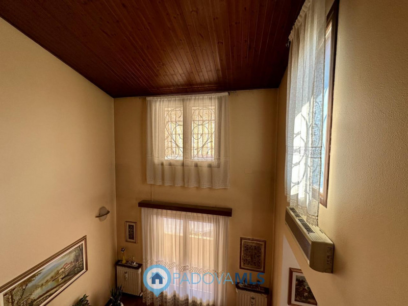 Immobile in esclusiva al Gruppo Padova MLS
MASERA' In centro paese, a due passi da tutti i serviz...