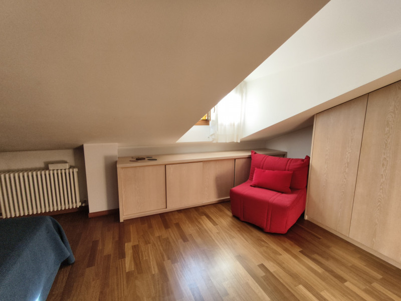 Proponiamo in vendita in contesto signorile, uno splendido ed elegante attico dalle generose dime...