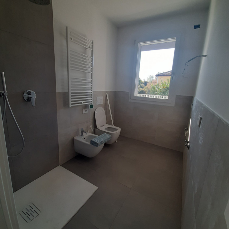 Nell'esclusivo quartiere di Madonna Pellegrina proponiamo uno splendido appartamento di nuova gen...