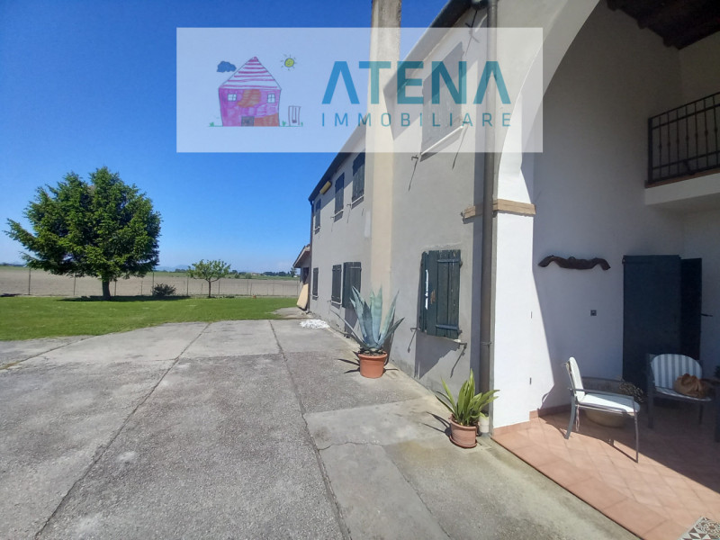 rif. 25658

BOVOLENTA – LOCALITÀ FOSSARAGNA

Villa unifamiliare con ampio giardino e vista aperta...