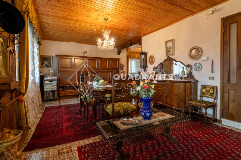 Nel comune di Pernumia, proponiamo in vendita esclusiva una villa unica. L’immobile si distingue ...