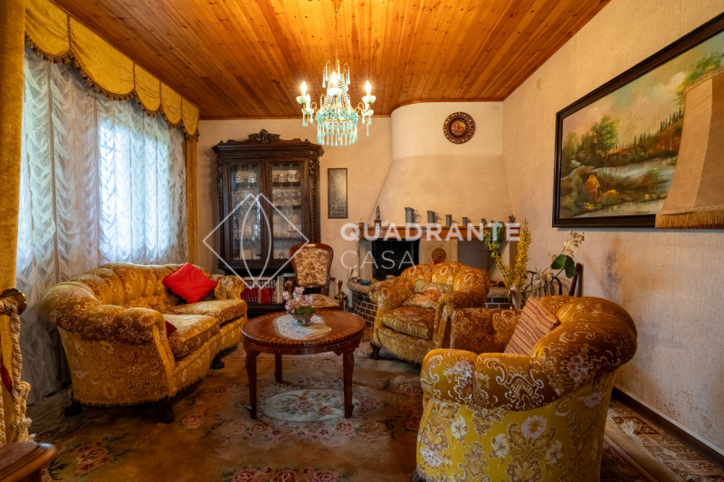 Nel comune di Pernumia, proponiamo in vendita esclusiva una villa unica. L’immobile si distingue ...