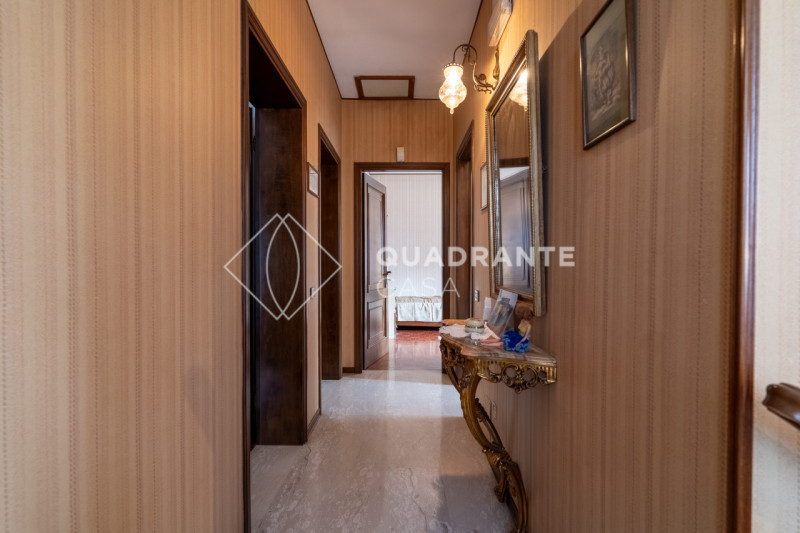 Nel comune di Pernumia, proponiamo in vendita esclusiva una villa unica. L’immobile si distingue ...