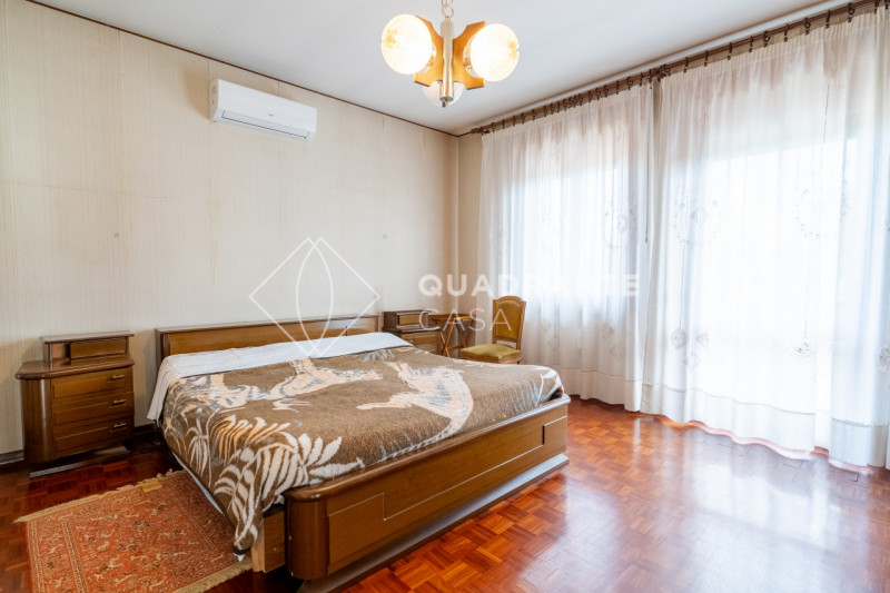 Nel comune di Pernumia, proponiamo in vendita esclusiva una villa unica. L’immobile si distingue ...