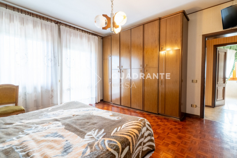 Nel comune di Pernumia, proponiamo in vendita esclusiva una villa unica. L’immobile si distingue ...