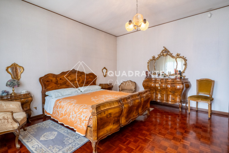 Nel comune di Pernumia, proponiamo in vendita esclusiva una villa unica. L’immobile si distingue ...