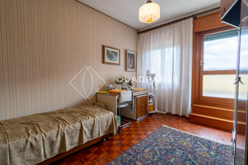 Nel comune di Pernumia, proponiamo in vendita esclusiva una villa unica. L’immobile si distingue ...