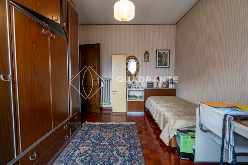 Nel comune di Pernumia, proponiamo in vendita esclusiva una villa unica. L’immobile si distingue ...