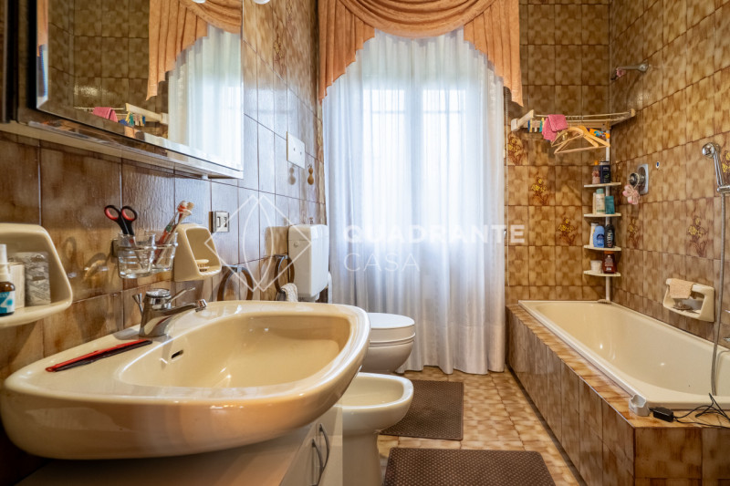 Nel comune di Pernumia, proponiamo in vendita esclusiva una villa unica. L’immobile si distingue ...