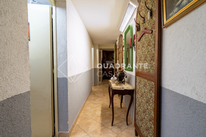 Nel comune di Pernumia, proponiamo in vendita esclusiva una villa unica. L’immobile si distingue ...