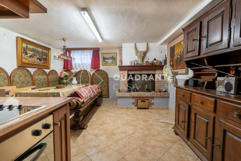 Nel comune di Pernumia, proponiamo in vendita esclusiva una villa unica. L’immobile si distingue ...