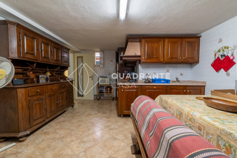 Nel comune di Pernumia, proponiamo in vendita esclusiva una villa unica. L’immobile si distingue ...