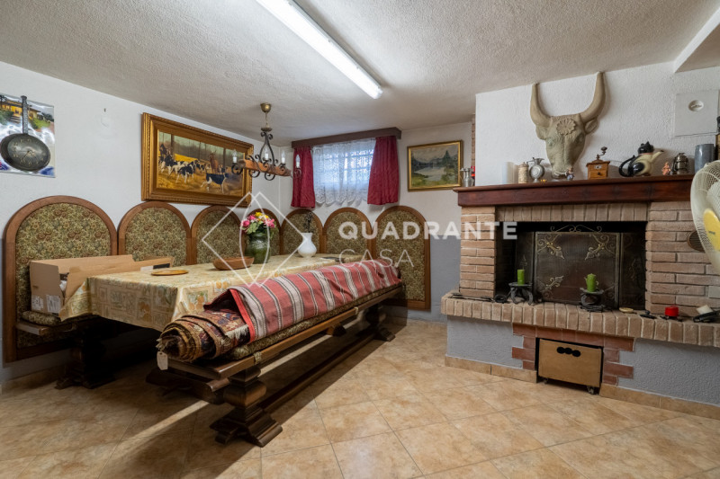 Nel comune di Pernumia, proponiamo in vendita esclusiva una villa unica. L’immobile si distingue ...