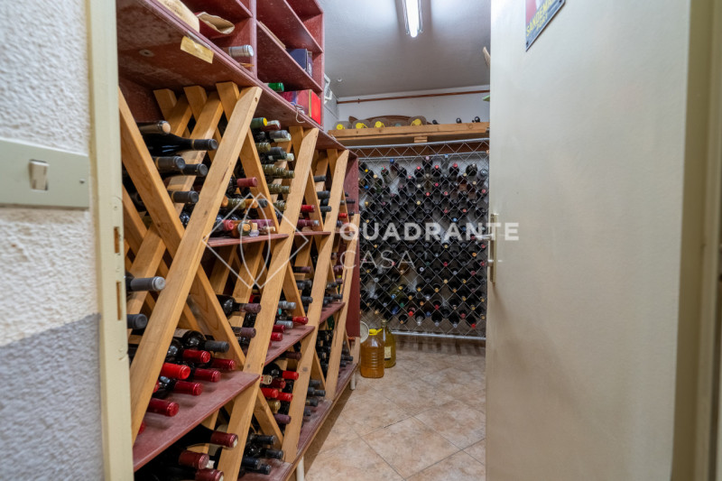 Nel comune di Pernumia, proponiamo in vendita esclusiva una villa unica. L’immobile si distingue ...