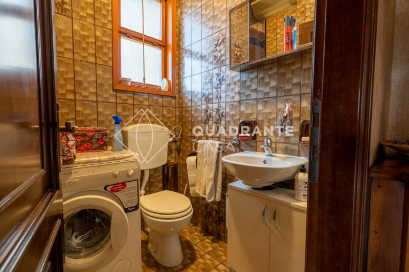 Nel comune di Pernumia, proponiamo in vendita esclusiva una villa unica. L’immobile si distingue ...