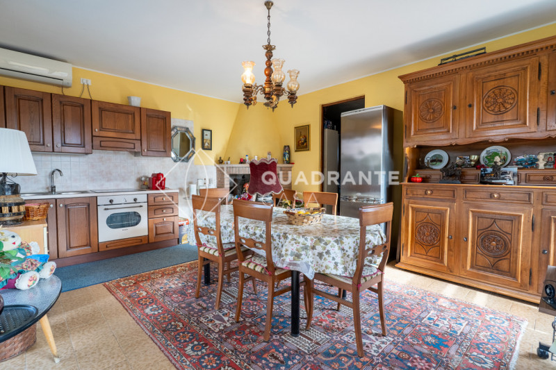 Nel comune di Pernumia, proponiamo in vendita esclusiva una villa unica. L’immobile si distingue ...