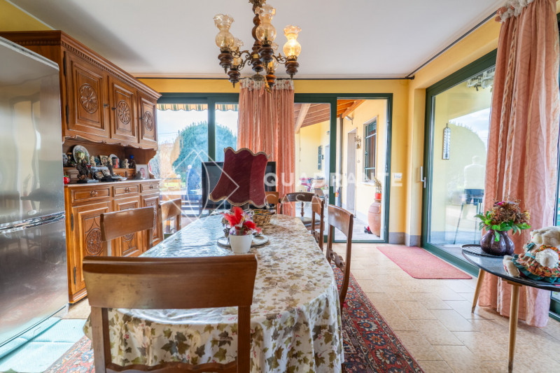 Nel comune di Pernumia, proponiamo in vendita esclusiva una villa unica. L’immobile si distingue ...