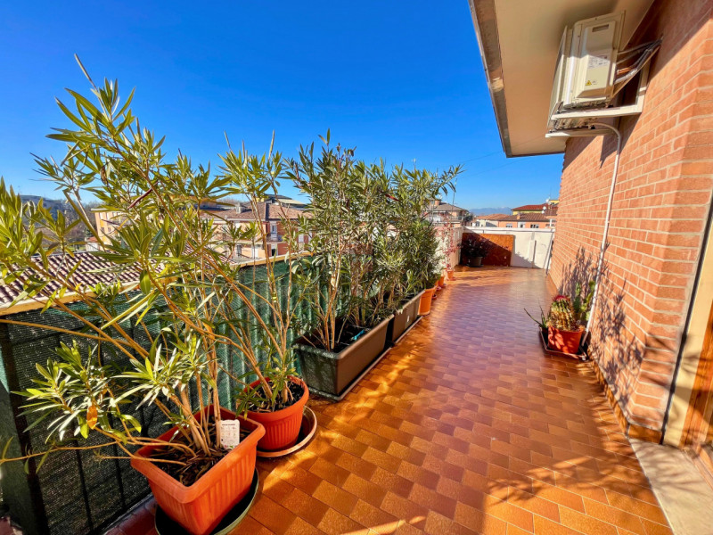 Nel cuore di Brusegana, nella ricercata zona Santo Stefano a Padova, proponiamo in vendita uno sp...