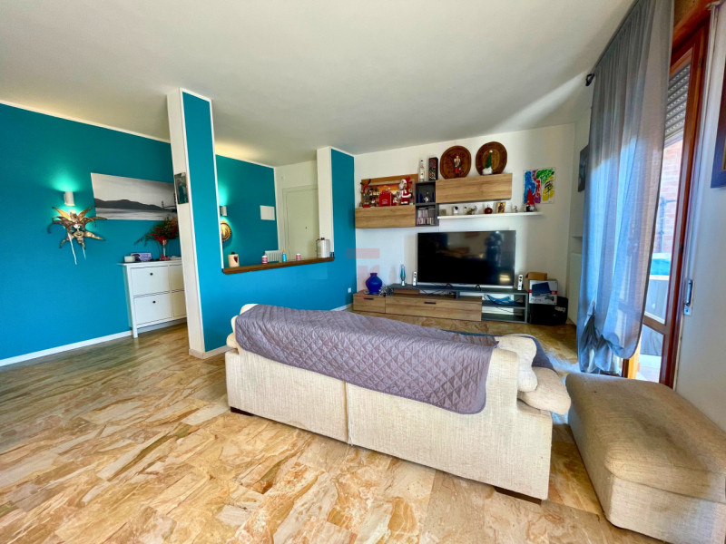 Nel cuore di Brusegana, nella ricercata zona Santo Stefano a Padova, proponiamo in vendita uno sp...