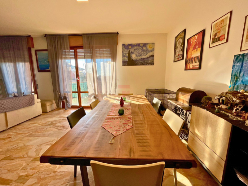 Nel cuore di Brusegana, nella ricercata zona Santo Stefano a Padova, proponiamo in vendita uno sp...