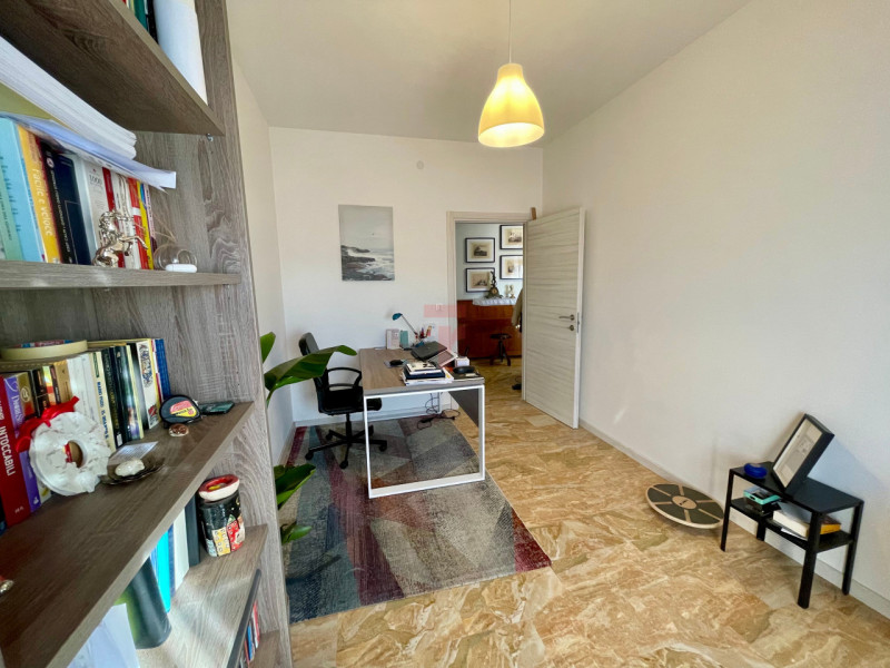 Nel cuore di Brusegana, nella ricercata zona Santo Stefano a Padova, proponiamo in vendita uno sp...