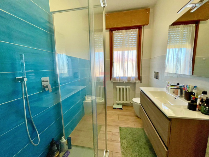 Nel cuore di Brusegana, nella ricercata zona Santo Stefano a Padova, proponiamo in vendita uno sp...