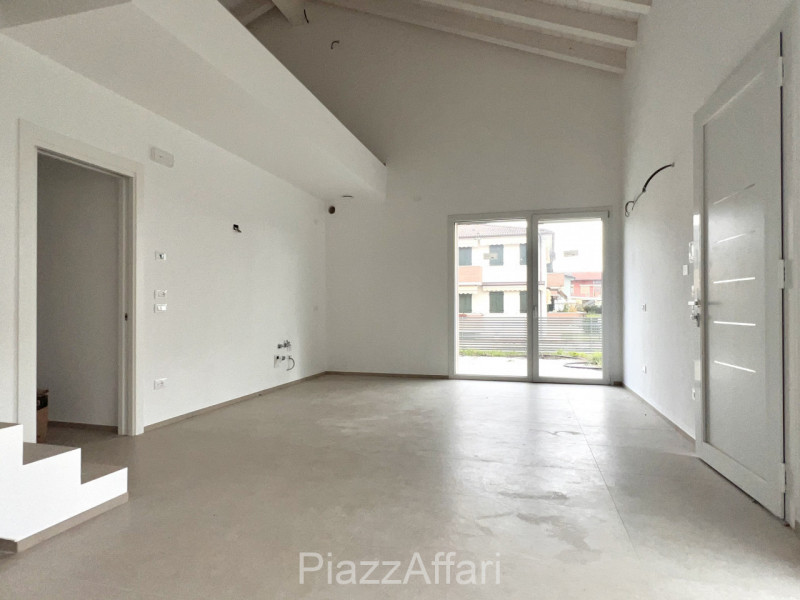 RIF. CAMP22

Proponiamo in vendita nel Comune di Campolongo Maggiore, in zona centrale a circa 40...