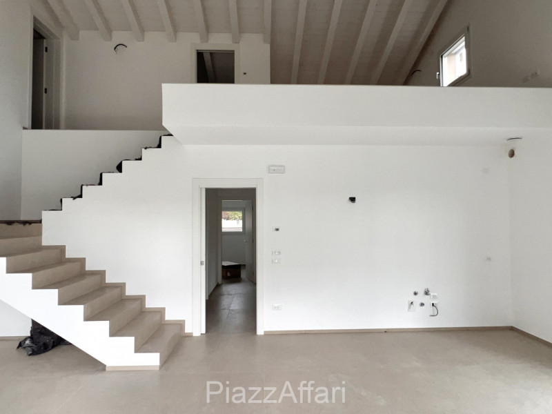 RIF. CAMP22

Proponiamo in vendita nel Comune di Campolongo Maggiore, in zona centrale a circa 40...